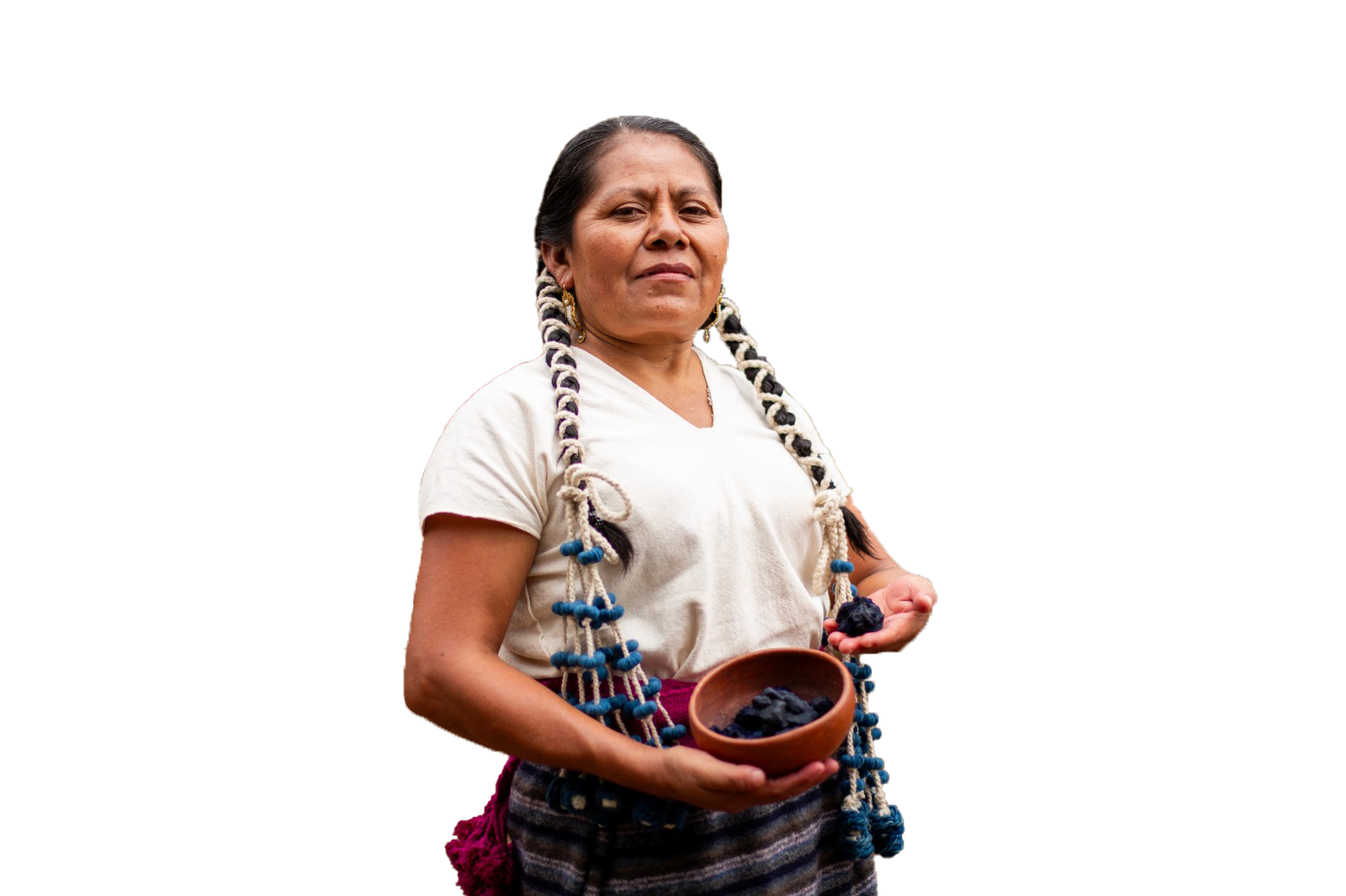Mujer indígena con grana cochinilla en la mano — pigmento tradicional de Oaxaca